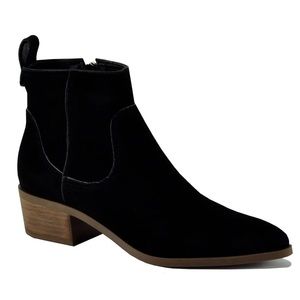 Dolce Vita Able SUEDE FLAT BOOTIE
Size 8.5